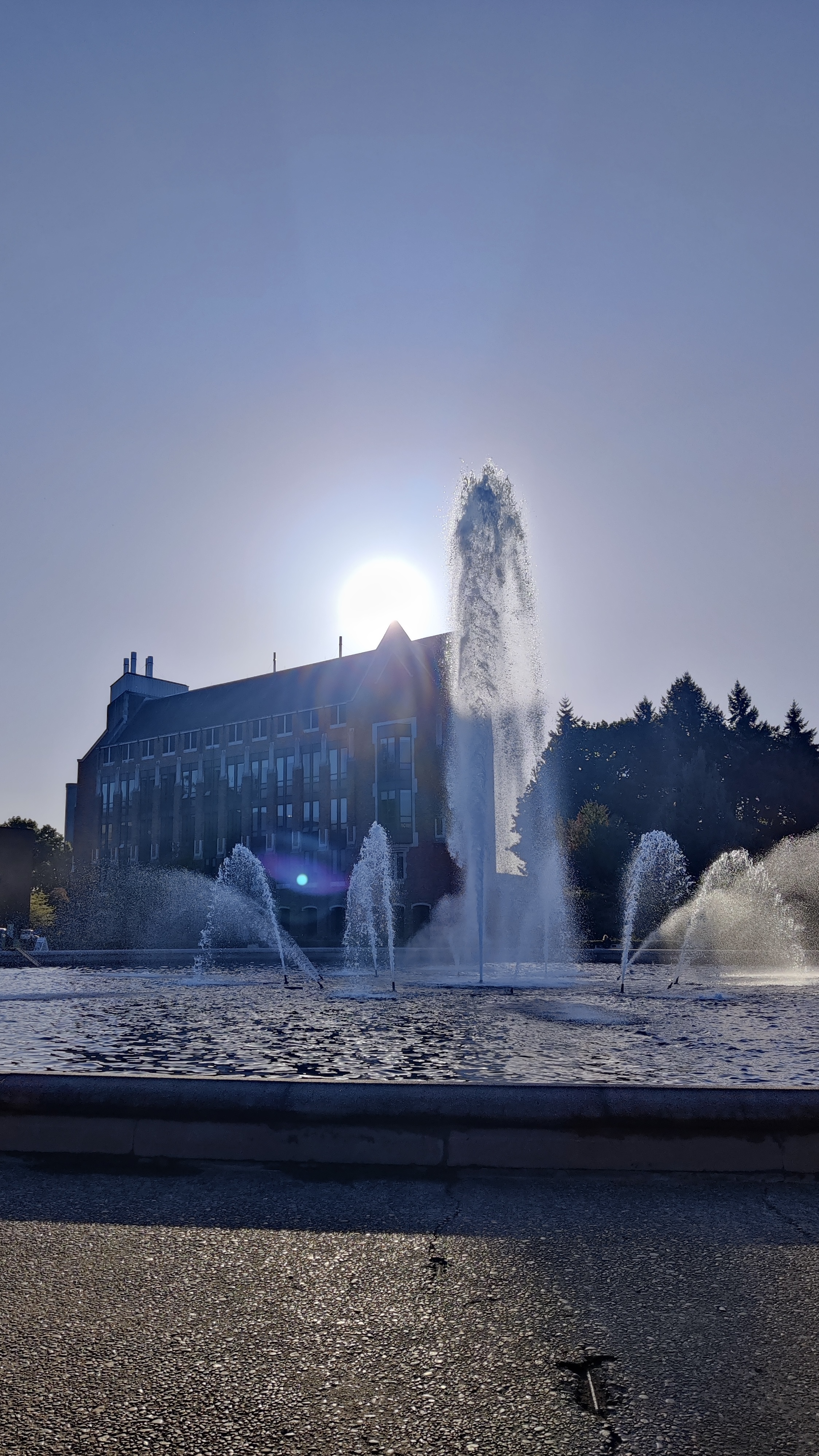 cool fountain pic at drumheller