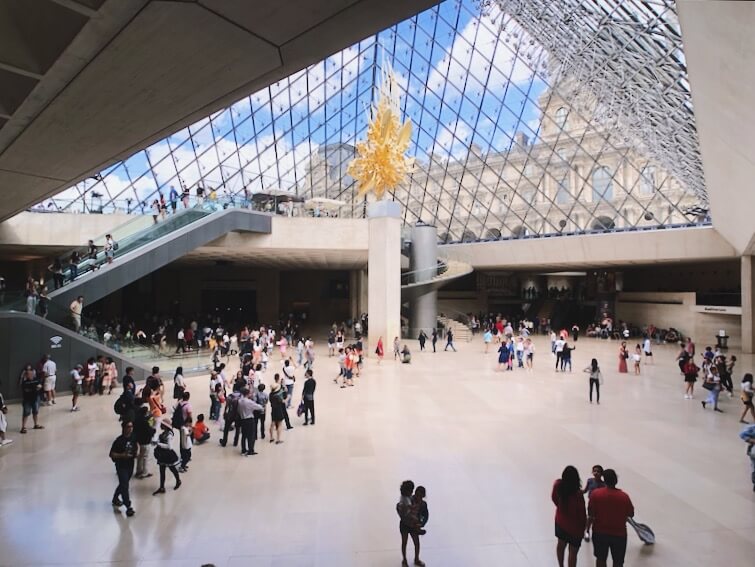 Lobby of The Louvre (2)