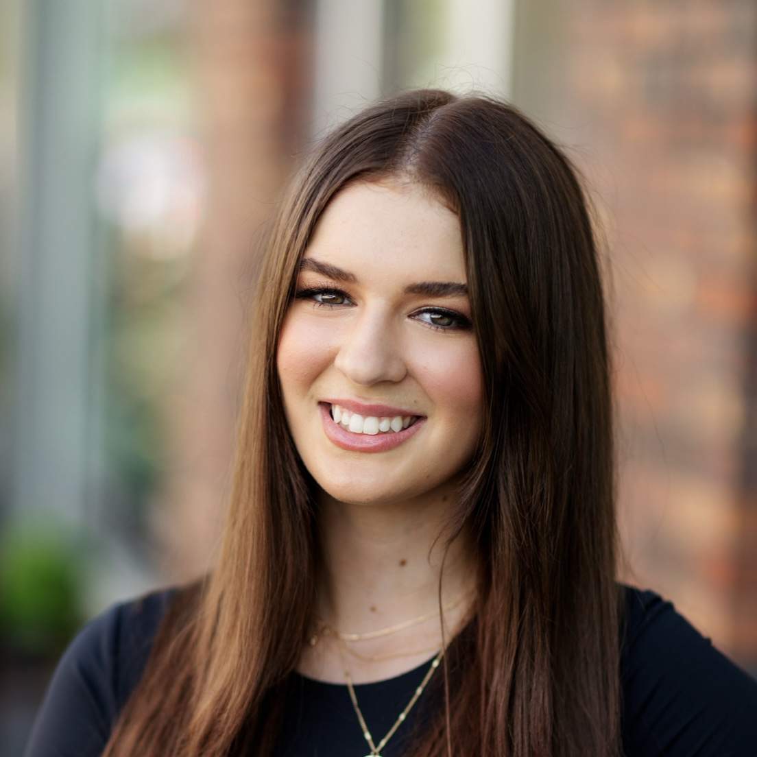 Headshot of Isabel Froelich
