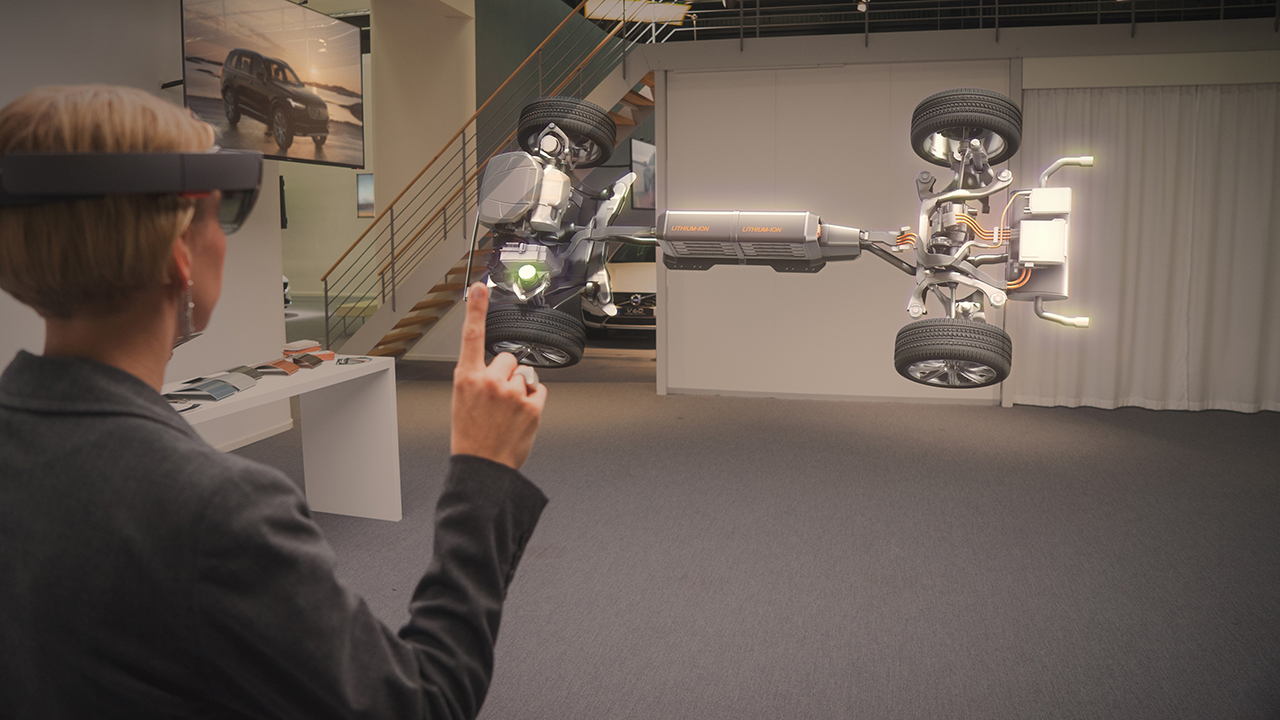 images/Volvo-Cars-Microsoft-HoloLens-experience_01.jpg
