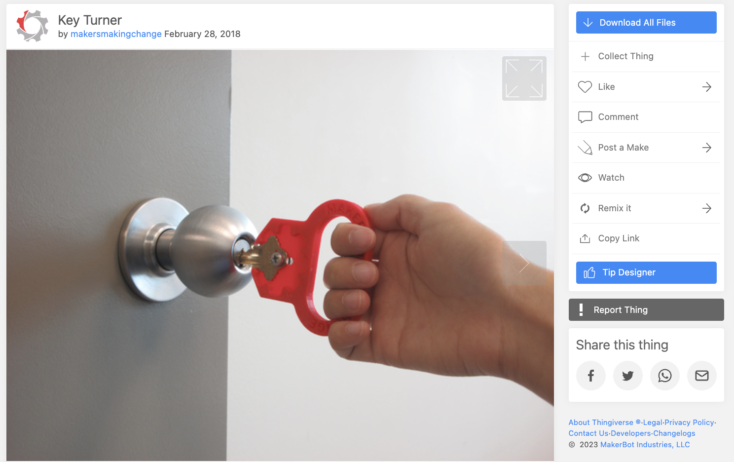 :img A flat item with an opeing shaped to hold a door key so as to make it easier to grasp and turn, 100%, width